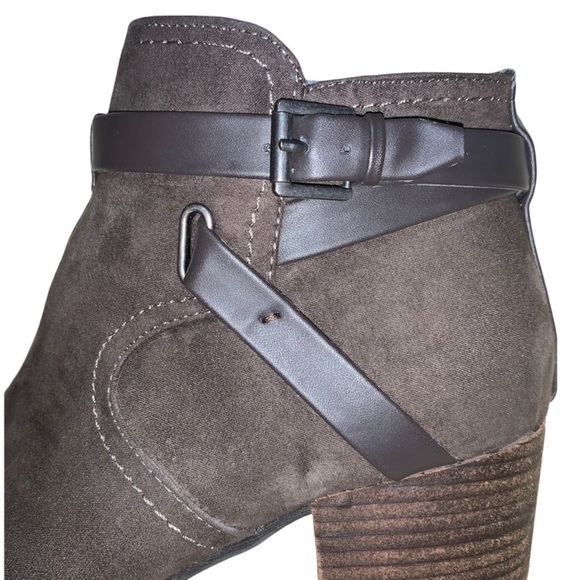 Unisa Laynie Booties - Picture 4 of 11